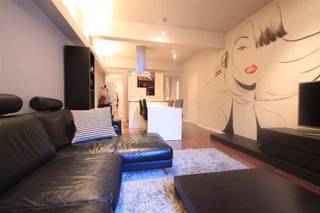 Gezellige gemeubelde studio van 60 m² op het Zuid!Via de lift bereik je de 1ste verdieping. De inkomdeur van het gemeubelde appartement is een...