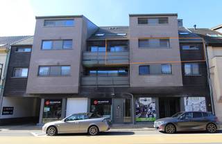 <div>
<div>
<div>
<div>
<div>
<p>Een gezellig appartement met een (bruto) oppervlakte van 66,50 m², voorzien van volgende indeling;</p>
<ul>
<li>leefruimte met open keuken, en toegang tot het balkon</li>
<li>apart toilet</li>
<li>berging/technische ruimte</li>
<li>2 slaapkamers ( 11.65m² en 6.50m²)</li>
<li>badkamer met inloopdouche, lavabo en aansluiting wasmachine</li>
</ul>
<p>Ruime private kelderberging</p>
<p>Buiten parkeerplaats achter het gebouw</p>
<p>gemeenschappelijke fietsen-/vuilnisberging</p>
<p></p>
<p>VERHUURD</p>
<p>Het appartement wordt inmiddels 6 jaar verhuurd aan stabiele huurders.</p>
<p>Een investeerder heeft op deze manier direct huurinkomsten vanaf akte.</p>
</div>
</div>
</div>
</div>
</div>
<aside>
<div>
<div>
<div>
<div></div>
</div>
</div>
</div>
</aside>