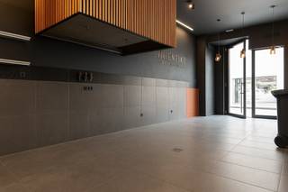 Deze veelzijdige commerciële ruimte, gelegen aan de levendige en drukbezochte Mechelsesteenweg, is uitermate geschikt voor diverse...