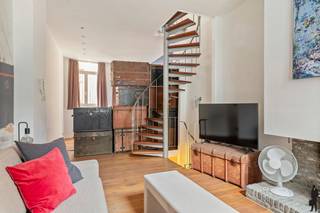 In de rustige en charmante Stoelstraat, een autoluwe straat midden in de oude stad, bevindt zich deze authentieke stadswoning met verrassend...