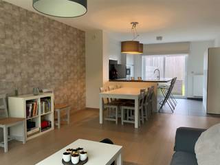 Ruime,  instapklare woning met 3 slaapkamers, garage en tuin met terras in het centrum van Waregem.  Deze woning heeft een bewoonbare opp. van 140...