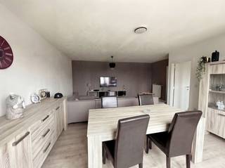 Gezellig appartement met 2 slaapkamers en terrasje nabij het centrum van Maaseik. ALGEMEEN:- Appartement gelegen op de tweede verdieping.- Voorzien...