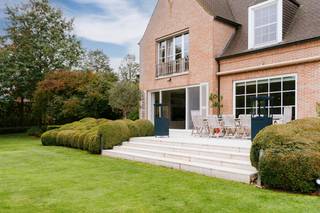 The house was designed by architect Jan Missiean. The design combines a spacious and practical layout with a high-quality finish. The garden was...