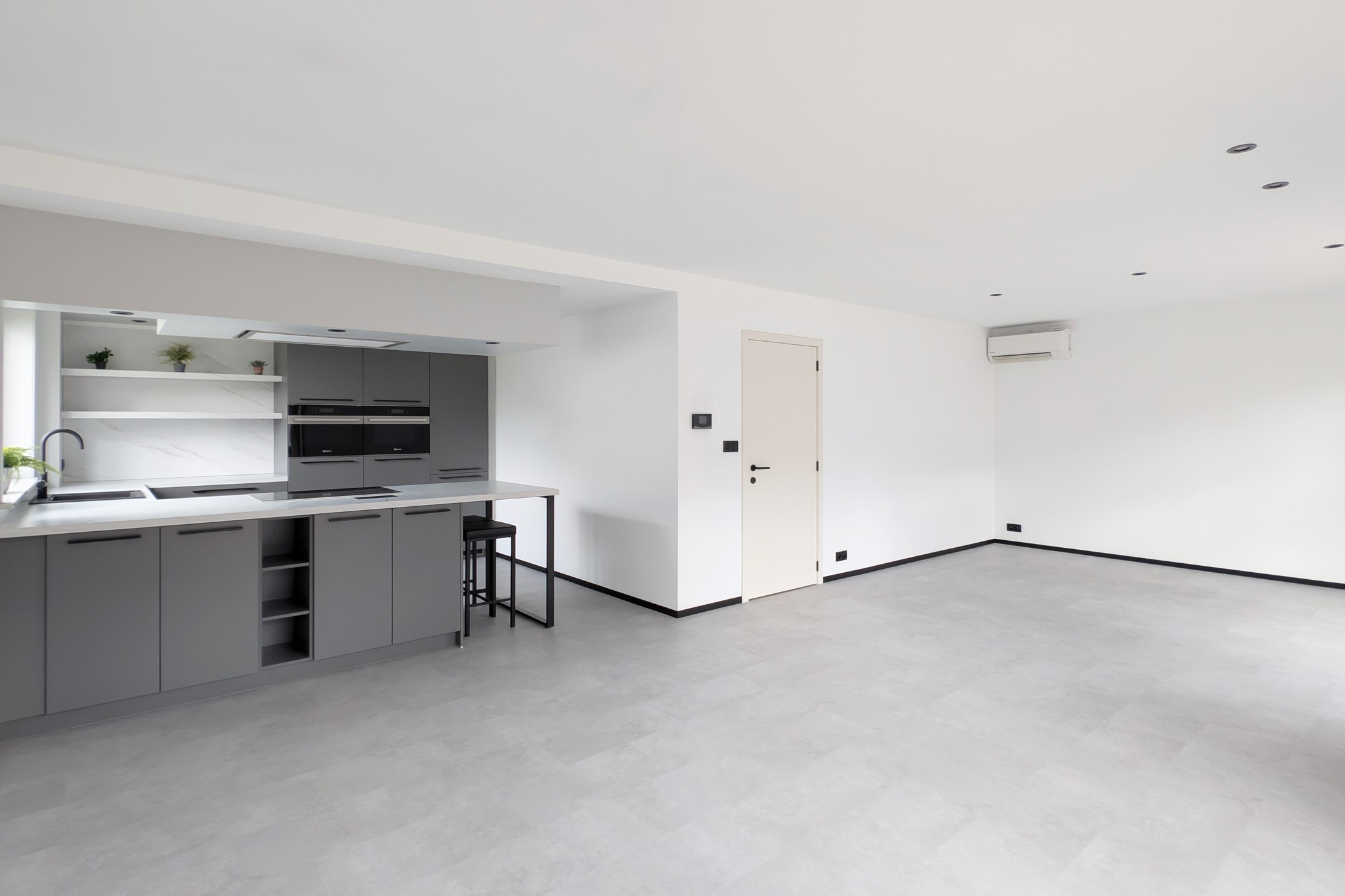 Ruim gelijkvloersappartement op centrale locatie! - foto 5