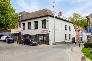 Cet espace commercial a une superficie de 63 m², situé au centre de Lembeek. En raison de son emplacement idéal, ce bien est très adapté pour...