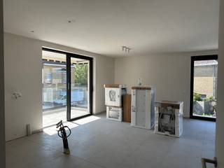 AANMELDEN VIA ONZE ERA WEBSITE !Modern nieuwbouwappartement met 2 slaapkamers en autostaanplaatsDit lichtrijke appartement beschikt over een inkomhal...