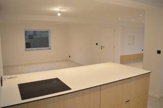 Deze prachtige woning in Bellegem is perfect voor gezinnen die op zoek zijn naar een ruime en gerenoveerde woning. Vlotte bereikbaarheid naar...