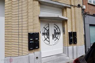 Volledig vernieuwde, gemeubelde studio te huur – LeuvenDeze instapklare studio werd in 2024 volledig gerenoveerd en bevindt zich op de eerste...