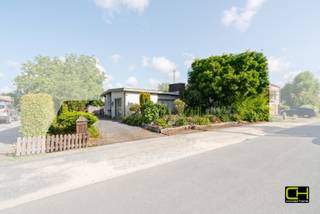 Deze vrijstaande woning is rustig gelegen in het landelijke Evergem en biedt tal van mogelijkheden voor wie op zoek is naar een ruime gezinswoning...