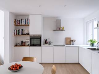 Stijlvol en lichtrijk 2-slaapkamer appartement met terras op wandelafstand van het historisch centrum.Voor meer informatie, mail naar...