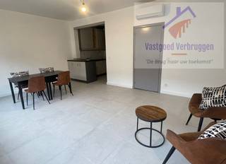 Dit appartement is gelegen in het centrum van Aalst, op de tweede verdieping van een kleine residentie met 3 appartementen (geen lift)...