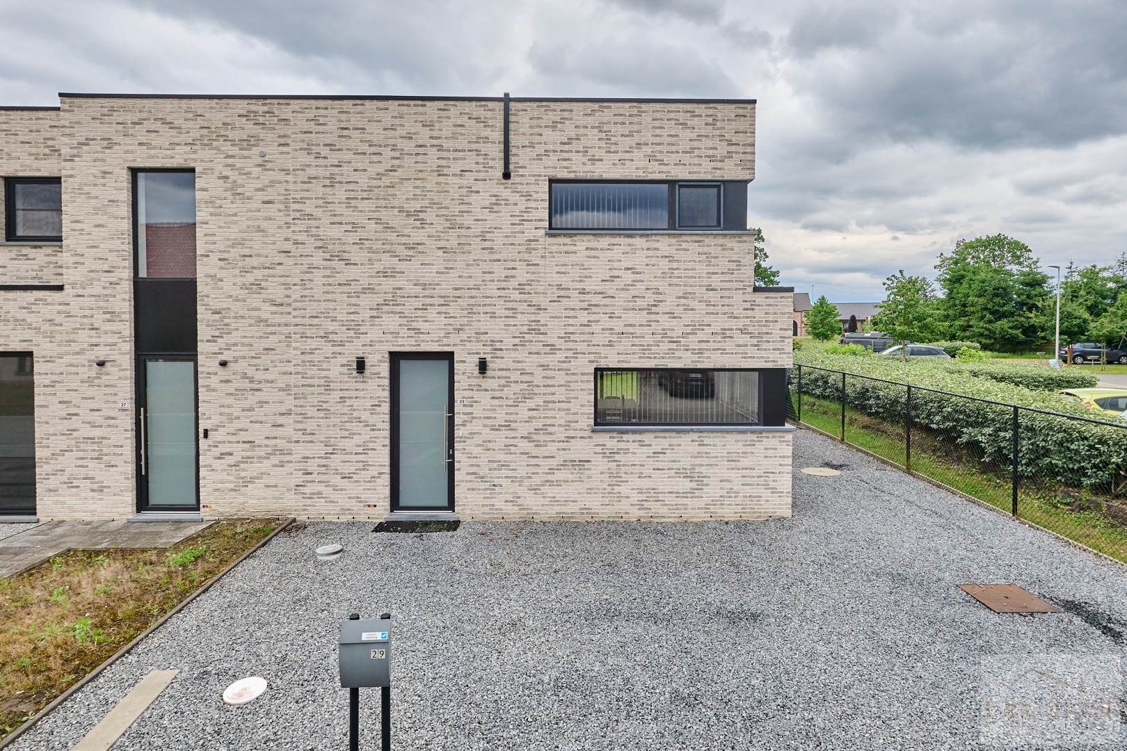 Moderne halfopen woning met 3 slaapkamers in doodlopende straat - foto 2