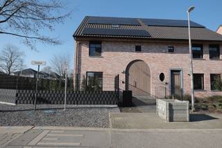 Deze prachtige halfopen BEN-woning (bijna-energieneutraal), gebouwd in 2022, is uitstekend gelegen op een perceel van 4a18ca, op korte afstand van...