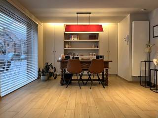 De ligging langs de N9 zorgt voor een garandeerde zichtbaarheid voor uw zaak.Dit perfect onderhouden handelspand bestaat uit:- Inkom: inkomhal met...