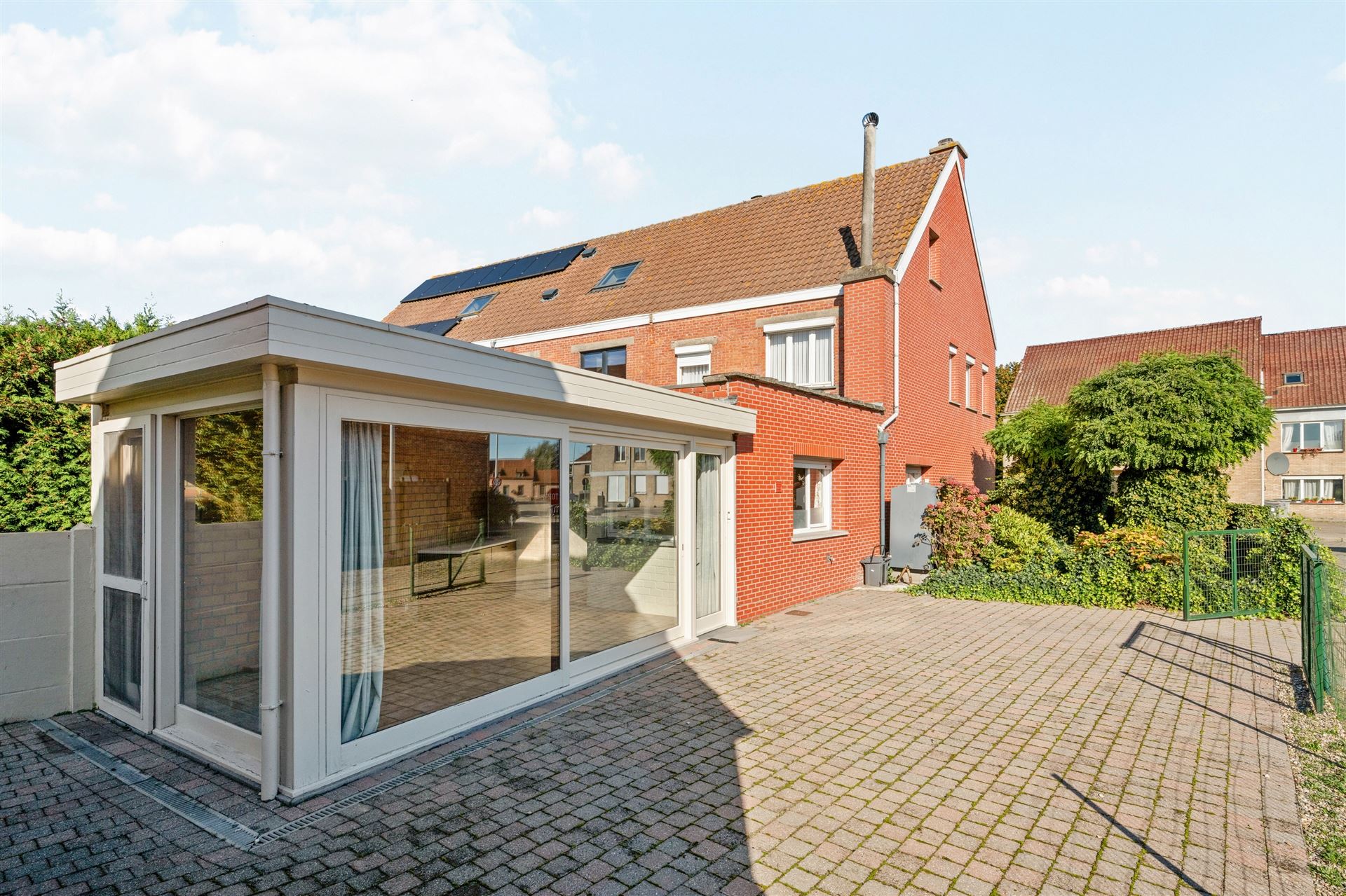 Halfopen woning met veel potentieel op ruim perceel! - foto 3