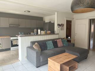 <p><strong>Te huur: ruim appartement met twee slaapkamers en garage in het centrum van Waregem.</strong></p>

<p> </p>

<p>Dit appartement met een bewoonbare oppervlakte van 100 m² is gelegen in het centrum van Waregem op wandelafstand van de Markt. Er is een mogelijkheid om een garage bij te huren.</p>

<p> </p>

<p><u><strong>Indeling:</strong></u><br />Inkomhal met plaats voor vestiaire, woonkamer met veel natuurlijke lichtinval, volledig uitgeruste open keuken met directe toegang tot het grote en zonnige terras. Verder zijn er 2 volwaardige slaapkamers en een kleinere slaapkamer/bureau/speelkamer, badkamer met bad/douche en lavabo, een gastentoilet en ingebouwde kasten in de gang.</p>

<p> </p>

<p><u><strong>Troeven:</strong></u></p>

<ul><li>Gelegen in het centrum</li><li>Garage optioneel bij te huren</li><li>Lichtrijke leefruimte</li><li>Groot appartement</li><li>Zonnig terras</li></ul>
<br />Interesse in dit leuk appartement? Neem dan zeker contact op met ERA Bossuyt voor meer info of een bezoek - 056/61.10.10.