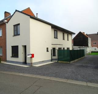 Mooi recent gerenoveerde & gezellige woning - HOBDeze woning werd met de grootste zorg gerenoveerd in 2020 en voorziet in alle modern...