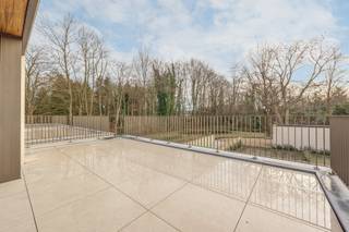 Exclusief luxueus nieuwbouwappartement met groot zuid gericht terras (24m²)Dit uitzonderlijk kwalitatief afgewerkte nieuwbouwappartement van ca. 139...