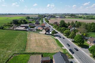 Deze ruime bouwgrond met een oppervlakte van 950 m² bevindt zich langs de Ruiseleedsesteenweg, op enkele minuutjes rijden van het centrum van...