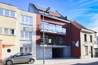 Gunstig gelegen commerciële handelsruimte in het centrum van Sint-Gillis-Waas. Dit betreft een commerciële ruimte op een goede locatie met heel wat...