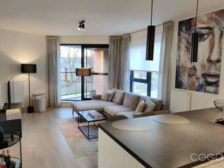 Modern appartement met één slaapkamer en LIFT.Centraal gelegen met goede verbinding naar Antwerpen centrum en de ring van Antwerpen / rond punt...