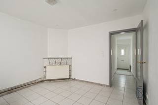 Op wandelafstand van het station bevindt zich deze centraal gelegen woning met vier slaapkamers en een praktische indeling. Dankzij de...