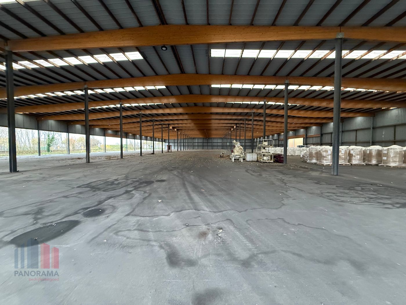 Strategisch gelegen gesloten magazijn 7.496m² aan Langerbruggekaai Gent. - foto 3