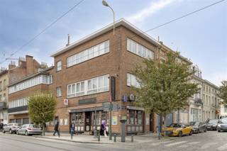 Opbrengsteigendom te koop te Laken.Bent u op zoek naar een interessante investering? Dit gebouw in Laken biedt een uitstekende kans! Gelegen op...
