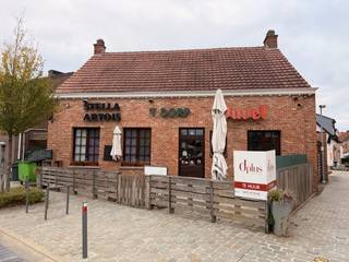 In het hartje van Itegem bevindt zich dit te renoveren handelspand met woonst, ideaal voor wie wonen en werken wil combineren.Indeling:Handelsruimte...