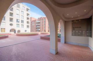 Bent u op zoek naar een instapklaar en energiezuinig appartement in de meest dynamische buurt van Brussel? Dit recent opgeleverde...