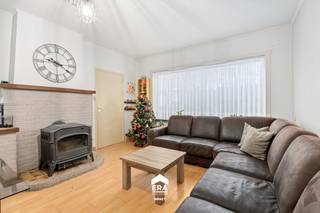 Te koop: ruime open bebouwing in Oudsbergen, gelegen in de rustige Heikantstraat, omgeven door bos en groen. Deze woning uit 1963 biedt een royale...