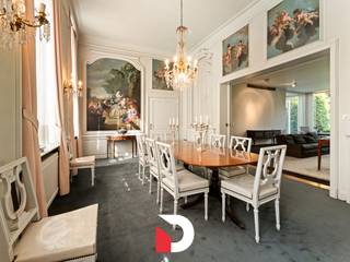 Ontdek dit zeldzaam en subliem gelegen burgerhuis in 'laatclassicistische' stijl met achterliggend diephuis uitkomend in de Jan...