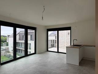 <p>Investeringspand : mooi 1-slpk nieuwbouwappartement. <br /><br />Agnetenpark is een échte nieuwe buurt met verschillende woningtypes voor iedereen en voor elke (gezins)situatie. Maar in Agnetenpark leef je niet alleen op maat van de mensen maar ook op maat van morgen. Zo is er aandacht voor duurzame energie - denk maar aan zonnepanelen, geothermie (warmtepomp met aardwarmte) en waterrecuperatie - én duurzame mobiliteit. Ook wordt er in Agnetenpark gezorgd voor het beste wooncomfort. Ondergrondse staanplaatsen, kelder- en fietsenbergingen zorgen voor het mobiele comfort.<br /><br />Kloosterstraat 27 bus 15: <strong><em><u>Parkwoningen B - Residentie Pieter Breugel - APP 2.3</u></em></strong><br />- 2de verdieping;<br />- bewoonbare oppervlakte: 70,69m²;<br />- oppervlakte terras 9,32m²;<br />- 1 slaapkamer;<br />- berging aan de keuken<br />- leuke leefruimte;<br />- open ingerichte keuken;<br />- ingerichte badkamer;<br />- apart gastentoilet;<br />- Inclusief standplaats en berging in de afgesloten parkeerkelder.<br />- eigen zonnepanelen<br />- verhuurd appartement informeer naar de verhuurvoorwaarden<br /><br />Verkoop onder 21 % BTW : inclusief 21 % btw 379.940 euro . <br />Voor meer informatie of een bezoek ter plaatse, klik je op onze website www.jansenrealestate.be of bel 011 39 90 50 .<br />Wij ontzorgen je ook voor de verkoop van je huidige woning! Voor meer uitleg helpen we je graag verder.</p>