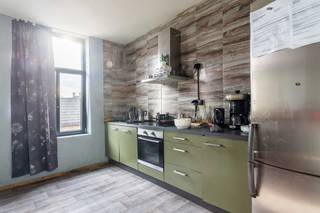 Ontdek dit ruime 3-slaapkamer duplexappartement gelegen vanaf de tweede verdieping in een karaktervol gebouw in de Erwtenstraat, hartje Antwerpen...