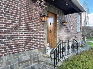 CHARMING villa located in JEZUS-EIK in a quiet residential area close to public transport (bus at 500m) and shops: 2.5 km. Built in 1961 with a...