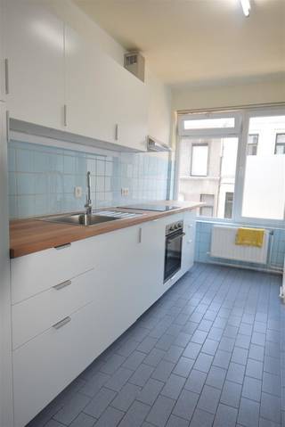GERIEFLIJK APPARTEMENT 1 SLP ANTWERPEN, modern appartement (60m2) op 1e verdieping. Woonkamer op parket, keuken met gasfornuis en oven,...