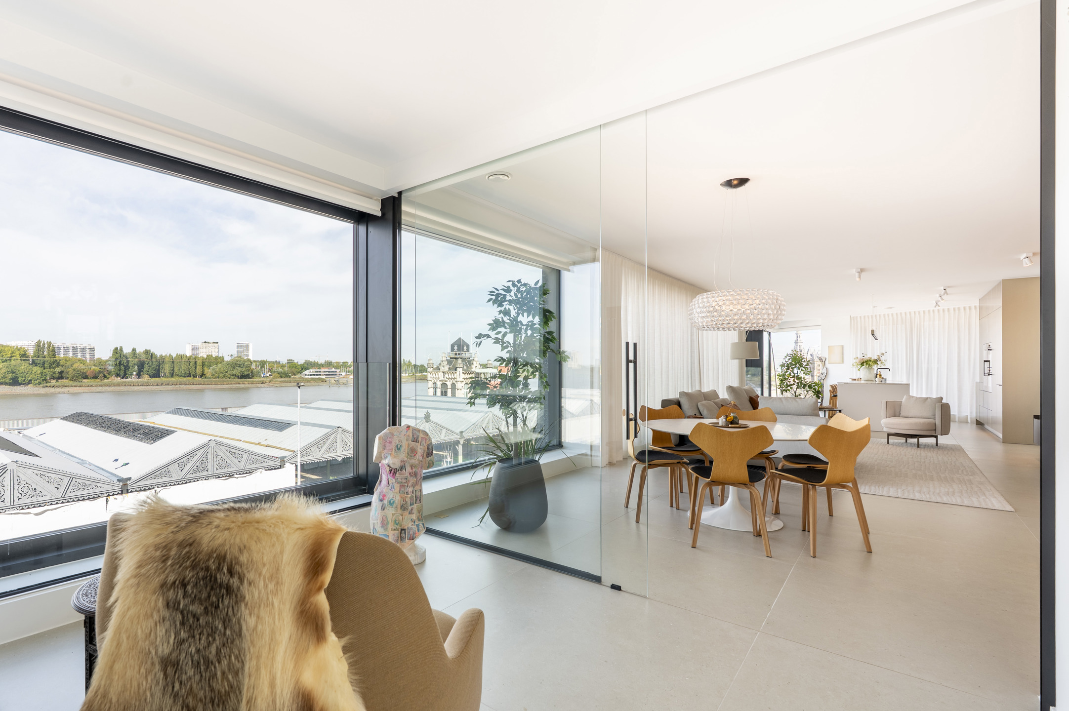 ANTWERPEN - Tijdloos en klassevol aan de Scheldekaaien - foto 2