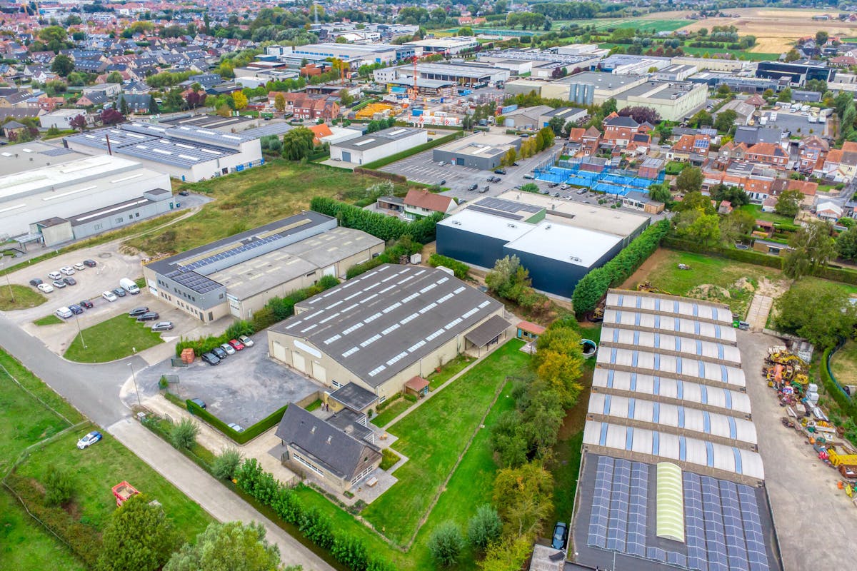 Bedrijfsgebouw met woning in industriezone Roeselare-Haven - foto 2