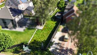 <p>Bouwgrond (412m2) voor een half open bebouwing tussen Ranst en Wommelgem.</p>
<p><strong>Bouwvoorschriften:</strong><br /><br />- Breedte perceel straatzijde: ca. 8,09m;<br />- Diepte perceel: ca. 52m;<br />- Bouwdiepte gelijkvloers: max. 17m;<br />- Bouwdiepte eerste verdieping: max. 13m;<br />- Voorgevelbreedte: ca. 4,72m;<br />- Kroonlijsthoogte: max 6,50m;<br /><br /><br />Contacteer LISTINGS voor meer informatie.</p>