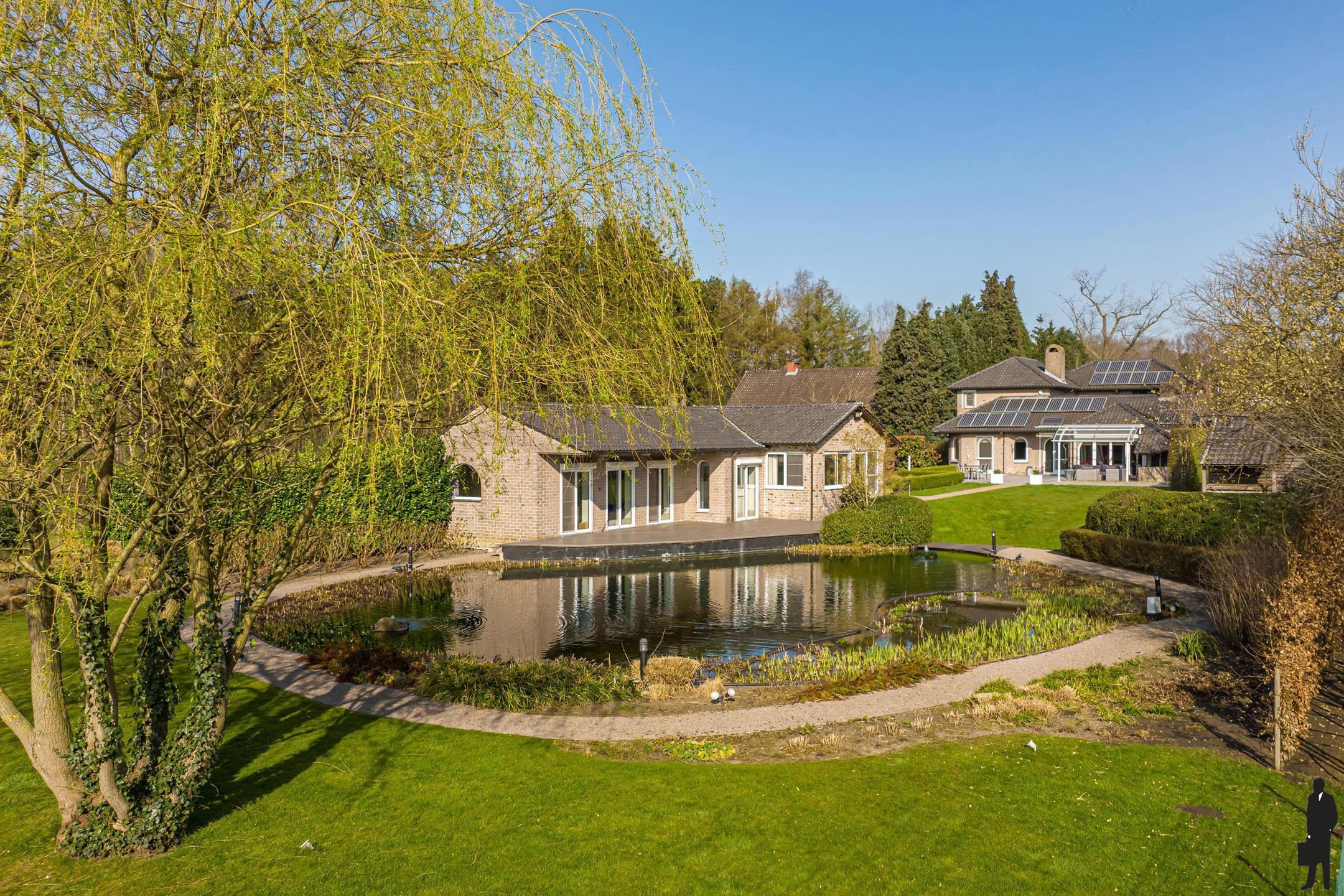 Exclusieve mediterraanse villa met 3 slaapkamers, 3 badkamers en parktuin op 3.805 m² - foto 3