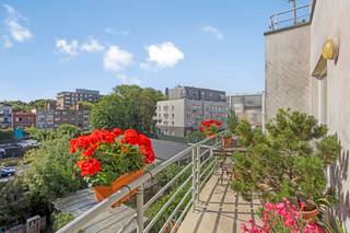 Cet appartement spacieux et prêt à emménager, situé au troisième étage d'un immeuble bien entretenu dans la paisible rue Melkerijstraat 140...