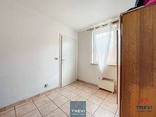 SOUS OFFRE - VISITES SUSPENDUES Situé au coeur de Tubize, à deux pas de la gare, bel appartement deux chambres au 1er étage d'une petite...