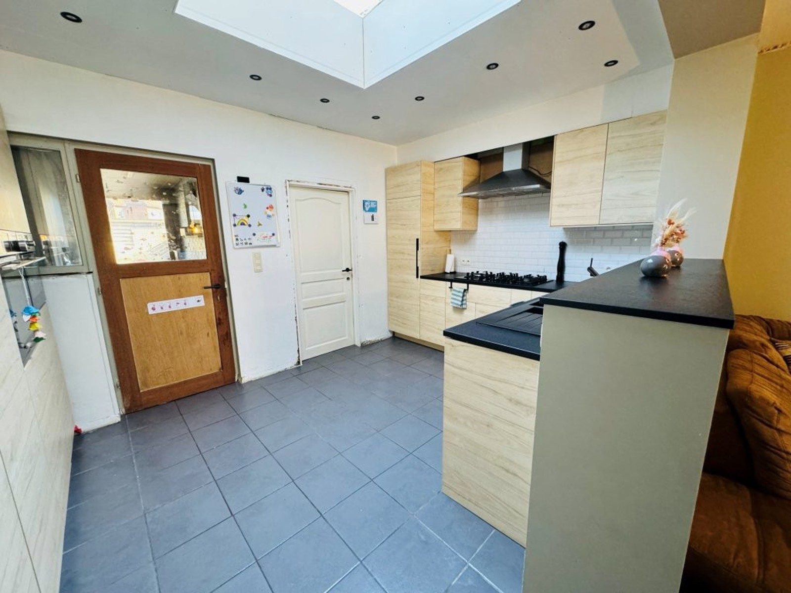 Te renoveren woning met 2 slaapkamers en tuin. - foto 5