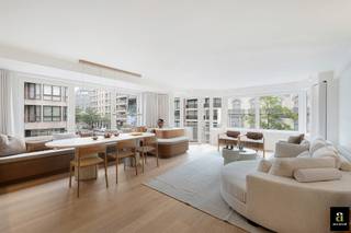 <p>Stylishly renovated three-bedroom corner apartment, centrally located at the intersection of Lippenslaan and Taborastraat, close to Van Bunnenplein, the shops and the beach.<span></span></p>
<p>Layout: spacious entrance hall with cloakroom and guest toilet. Bright living and dining area featuring large windows, automatic curtains and access to the terrace, offering open views over Lippenslaan. Its attractive corner position ensures exceptional natural light and creates a wonderful sense of space throughout the living area.</p>
<p>The fully equipped open-plan kitchen is seamlessly integrated into the interior and finished with high-quality materials. The apartment comprises three generously sized bedrooms, one with an adjoining shower room and another with an en-suite bathroom.</p>
<p>The high-end renovation, refined finishes and contemporary living comfort make this apartment a particularly attractive property. Private cellar and communal bicycle storage within the residence. Possibility to purchase a parking space.</p>
<p>A move-in-ready apartment in an excellent location in the centre of Knokke.</p>