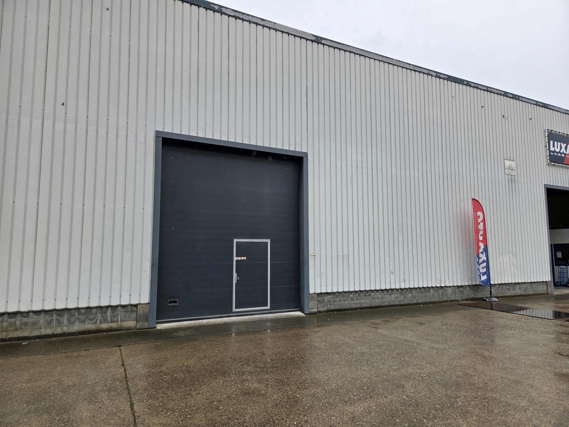Te huur – Magazijn van 640 m² in Awans - foto 2
