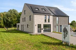 IDEALE OPBRENGSTEIGENDOM: vergund VAKANTIEHUIS met 6 slaapkamers en grote tuin.INDELING: inkom, gezellige grote leefruimte met open geïnstalleerde...