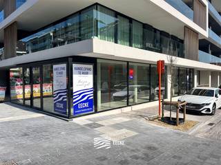 <p><span>Nieuwbouw handelsgelijkvloers (verkoop onder BTW-stelsel)</span></p><p><span>Uiterst zonnige ligging op de hoek Franslaan en Benjaminstraat</span></p><p><span> </span></p><p><span>Het pand wordt casco opgeleverd, verschillende bestemmingen mogelijk.</span></p><p><span>Gelijkvloerse oppervlakte van ca. 100 m²</span></p><p><span>Kelderbergruimte van ca. 15,70 m².</span></p><p><span><br /><br /></span></p>