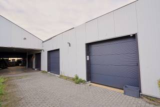 Makkelijk bereikbaar magazijn met een afmeting van 23 meter x 4 meter.  Dit zakelijk goed, magazijn, gelegen Vrankrijkstraat 28 te Schoonaarde...