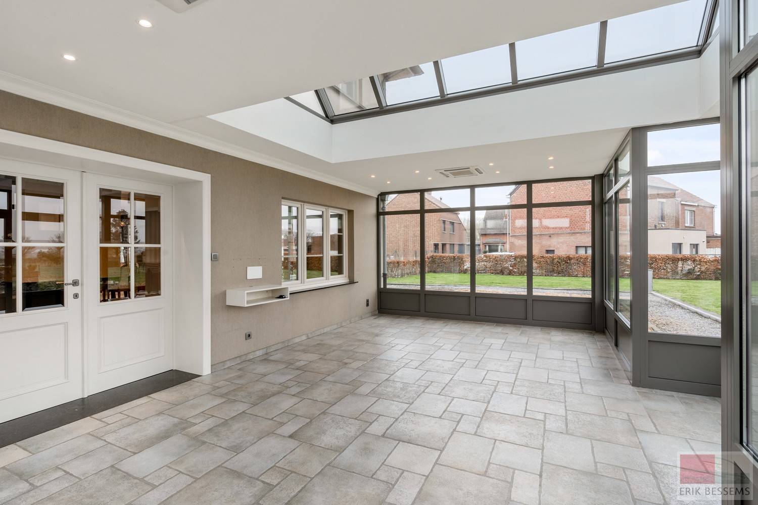 Deze ruime landelijk gelegen woning, met een woonoppervlakte van circa 287 m² en gelegen op een perceel van 3969 m², is voorzien van alle moderne comfort. - photo 4