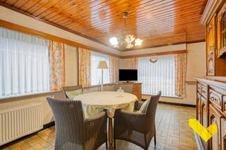 Deze woning, gelegen nabij natuurgebied "De Most" met een grote tuin omvat volgende extra troeven dat het zeker de moeite waard is om deze woning...